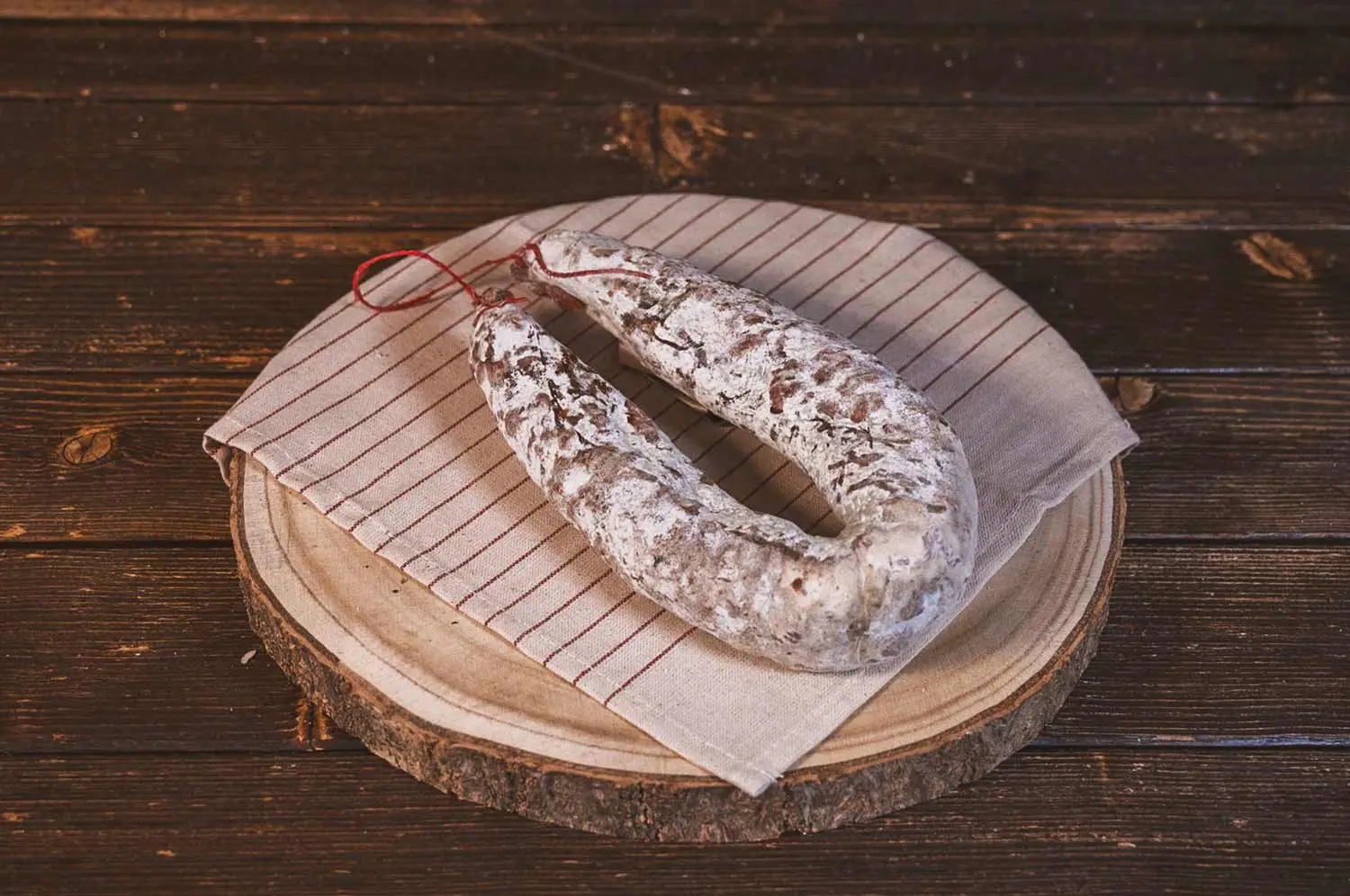 Chorizo artisanal de Haute-Loire fabriqué par les Salaisons de Montagnac charcuterie sèche traditionnelle