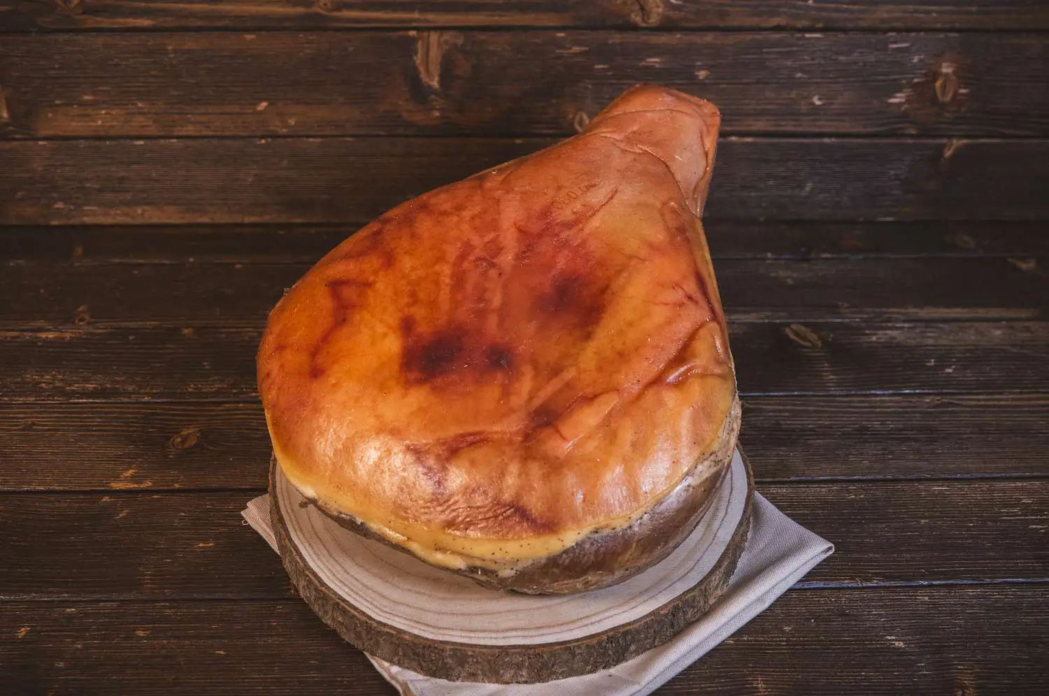 Jambon d’Auvergne entier désossé IGP – Salaisons de Montagnac