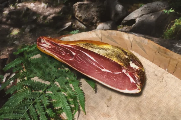 Le demi jambon Auvergne IGP des Salaisons de Montagnac
