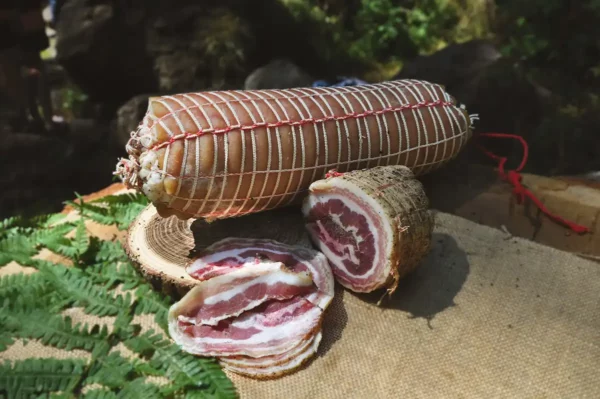 La poitrine roulée nature des Salaisons de Montagnac