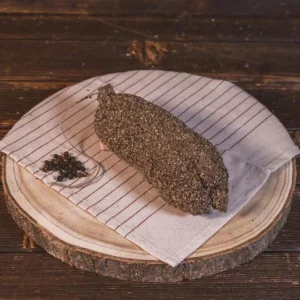 Saucisson sec au poivre fabriqué artisanalement par les Salaisons de Montagnac, charcuterie traditionnelle