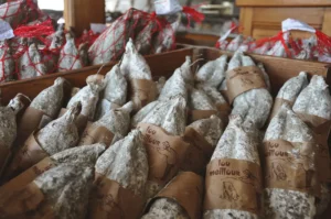 Le saucisson Haute-Loire au magasin de vente en direct des Salaisons de Montagnac