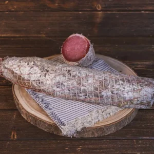 Lomo, filet de porc séché artisanal, préparé par les Salaisons de Montagnac selon la tradition charcutière